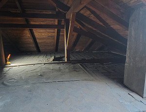 Zateplení stropu zděného rodinného domu pomocí foukané izolace